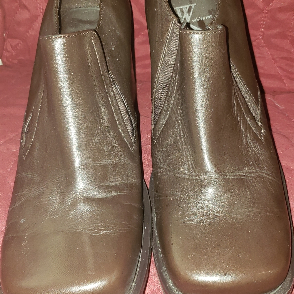 WHITE MOUNTAIN LEATHER SLIP ON SHOES